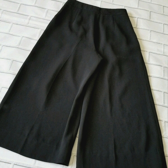 Elise Luxurious Loose Flowy Black Crop Slacks/Pants- Pleated Front- Size XS - Picture 7 of 10